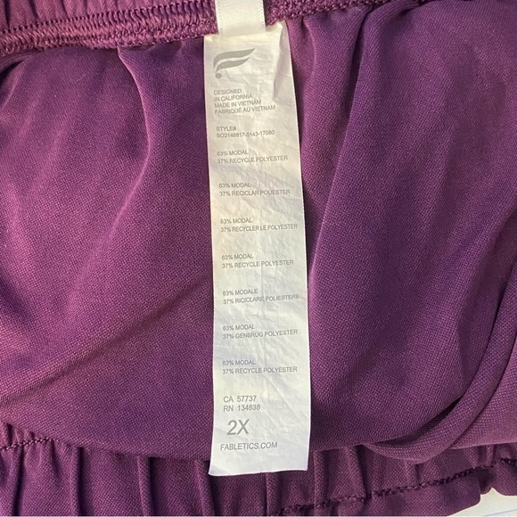 Fabletics Abby Shorts Women's Dark Eggplant High Rise Elastic Waist Pockets - Picture 10 of 12